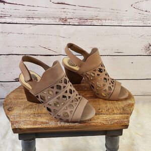 Vince Camuto Deverly Urban Lux Heeled Sandals Size 7 Wide